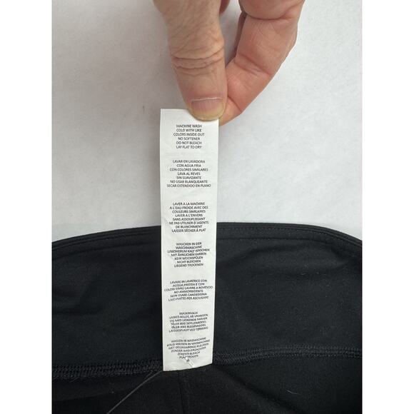 NWT Fabletics Salar Capri Cropped Leggings Black Athleisure Size Small - Picture 8 of 9
